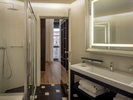 Junior Suite Double With Rollaway Bed