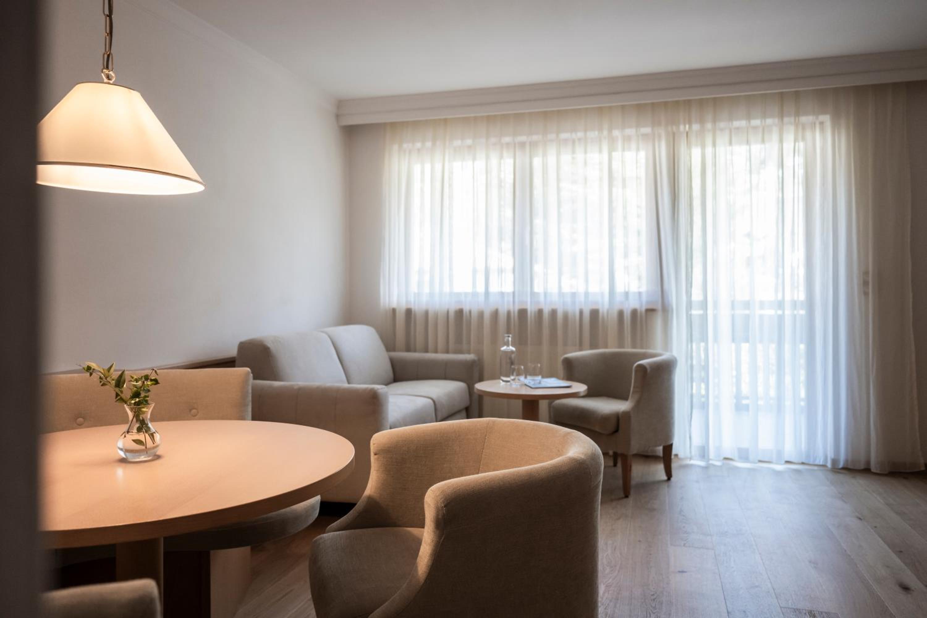 Classic Suite with Mountain View