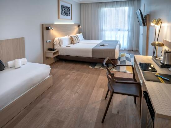 Deluxe Room With Rambla View