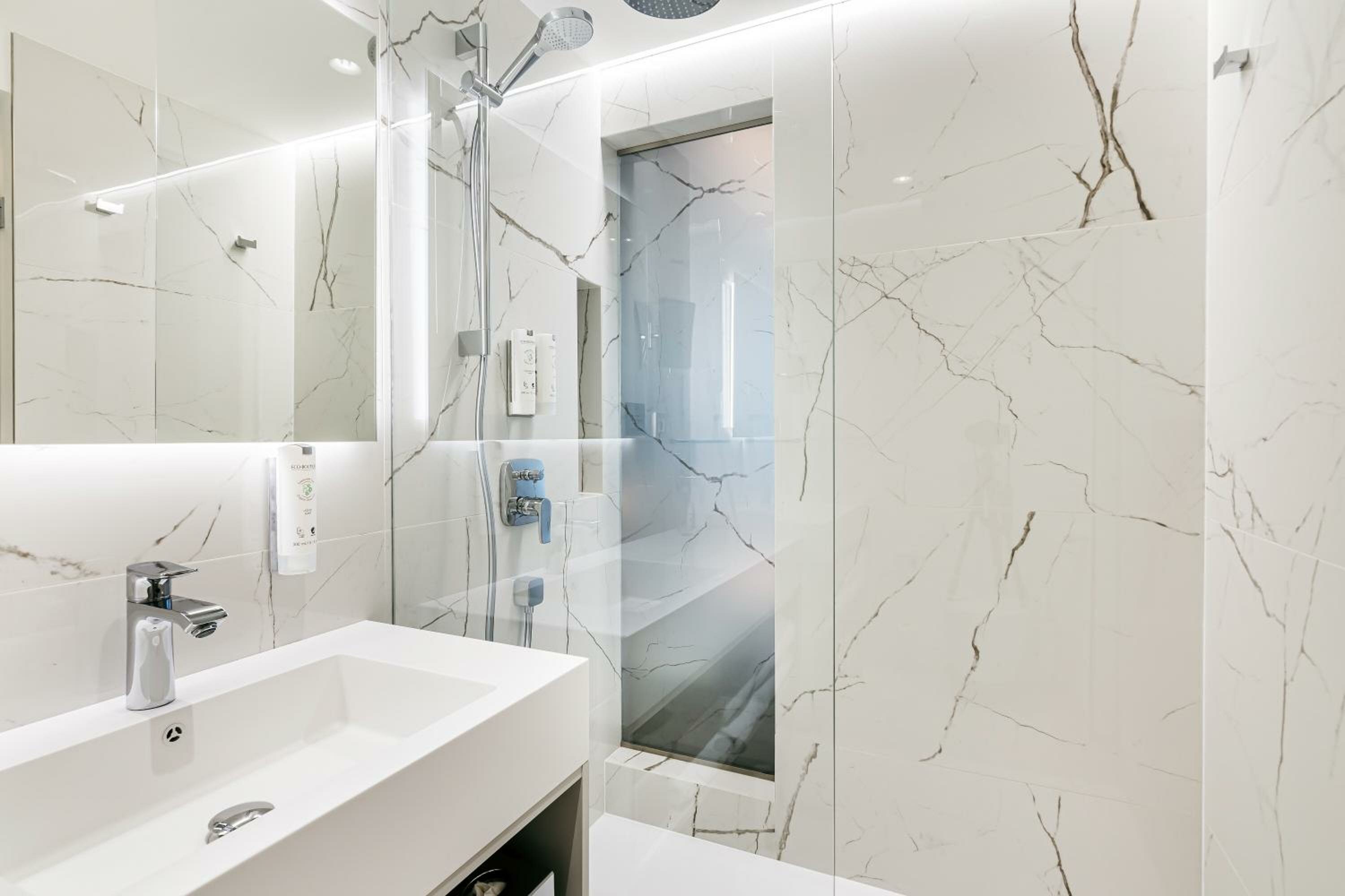 Suite with King or Twin Bed