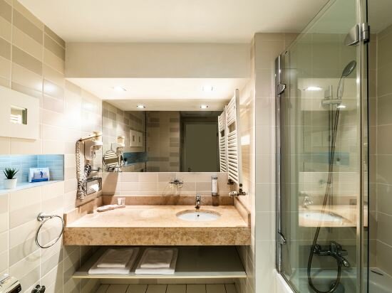 Standard Room With Atrium View