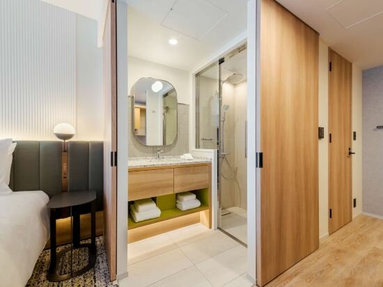 QUEEN GUEST ROOM