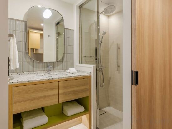 QUEEN GUEST ROOM
