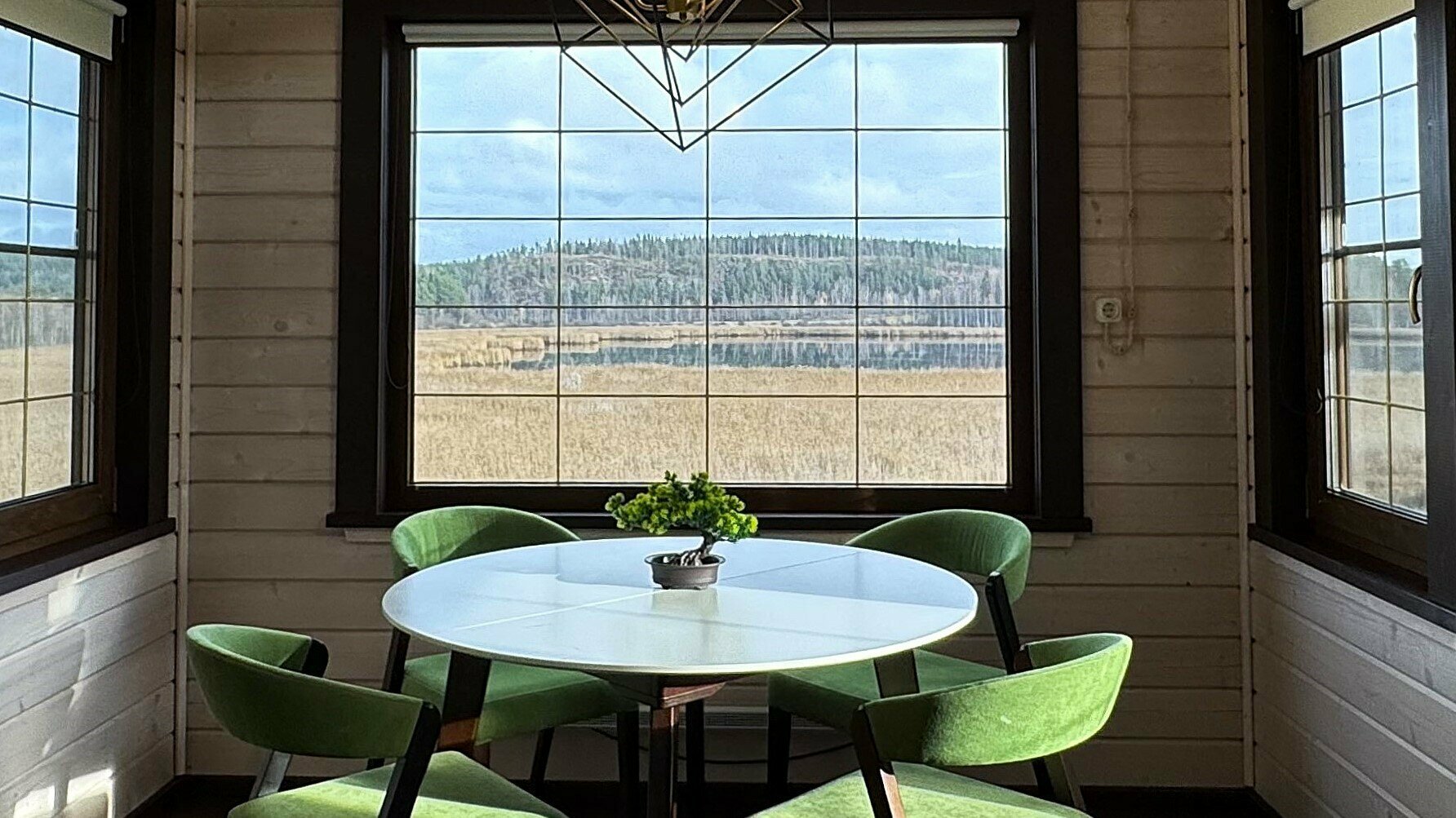 Коттедж с собственной сауной и видом на озеро