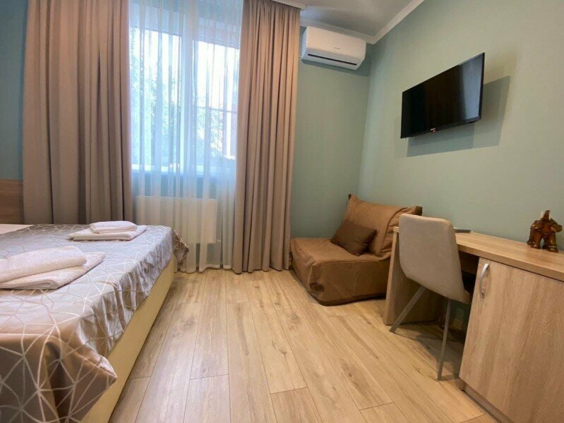 Стандартный номер с окном  и двуспальной кроватью