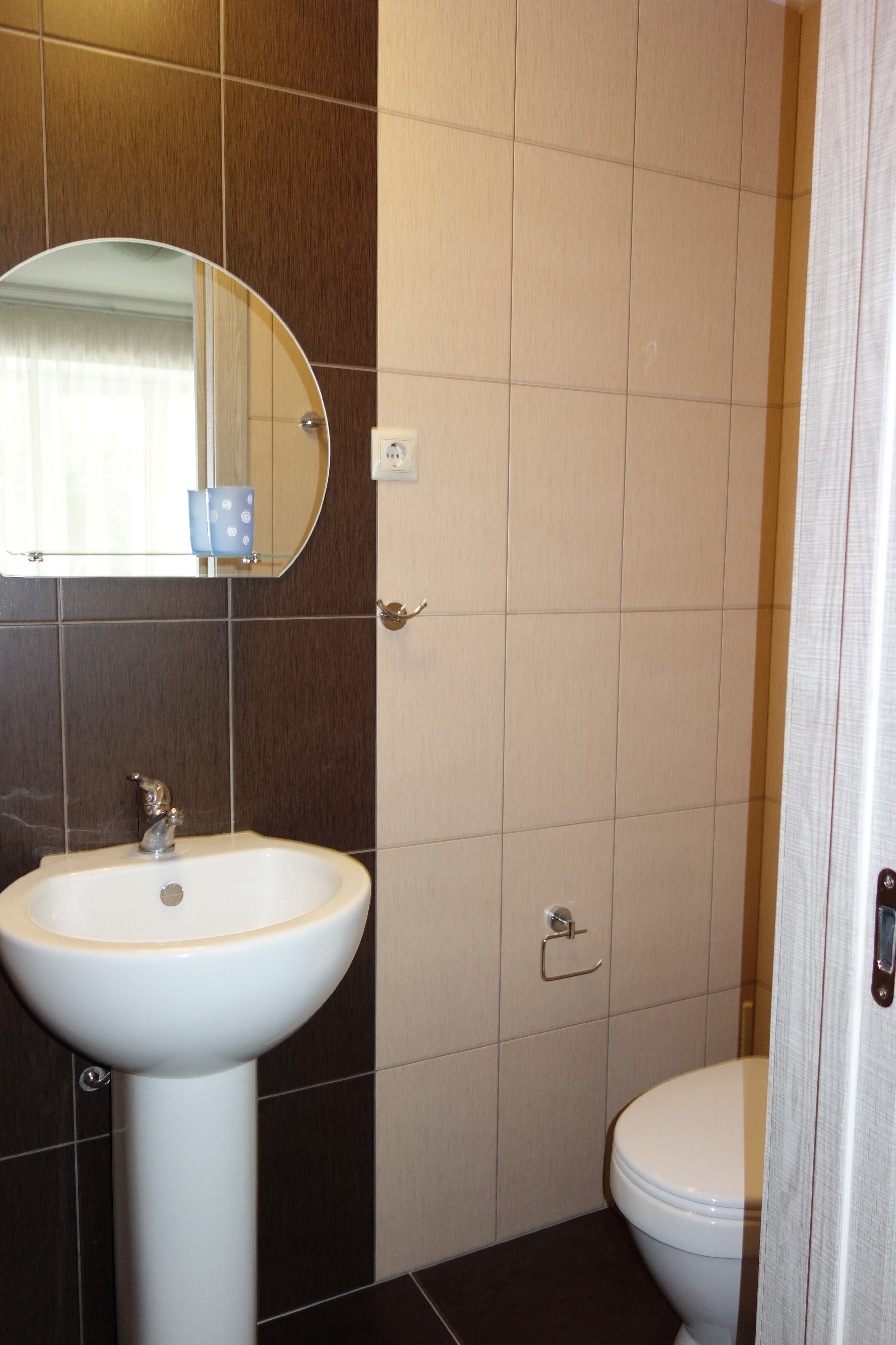 Трехместный номер на первом этаже без балкона