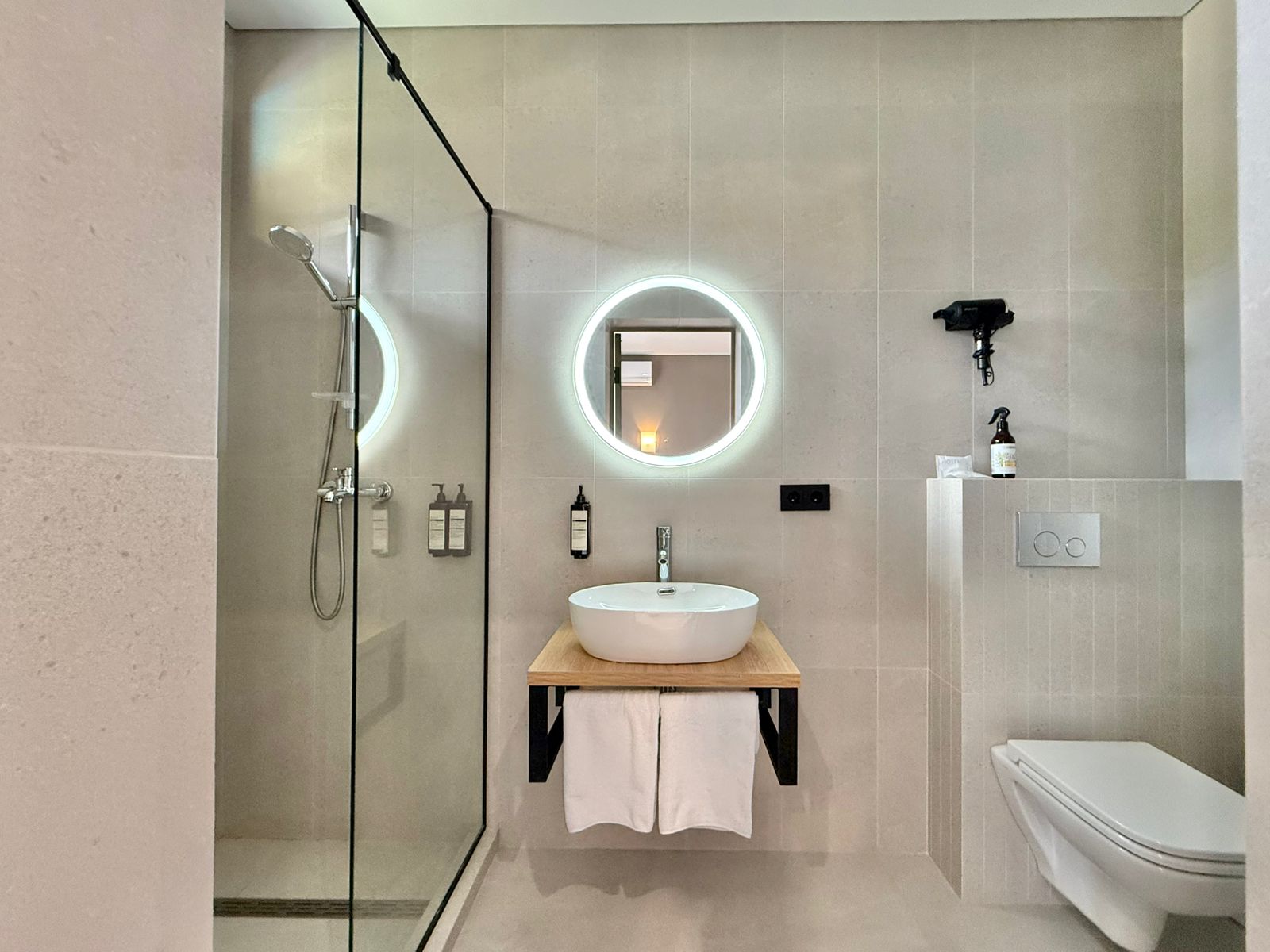 Двухместный номер с 2 отдельными кроватями и балконом