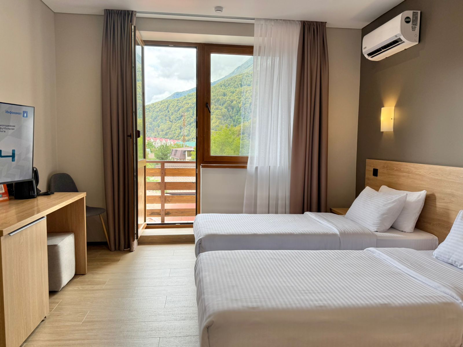 Двухместный номер с 2 отдельными кроватями и балконом