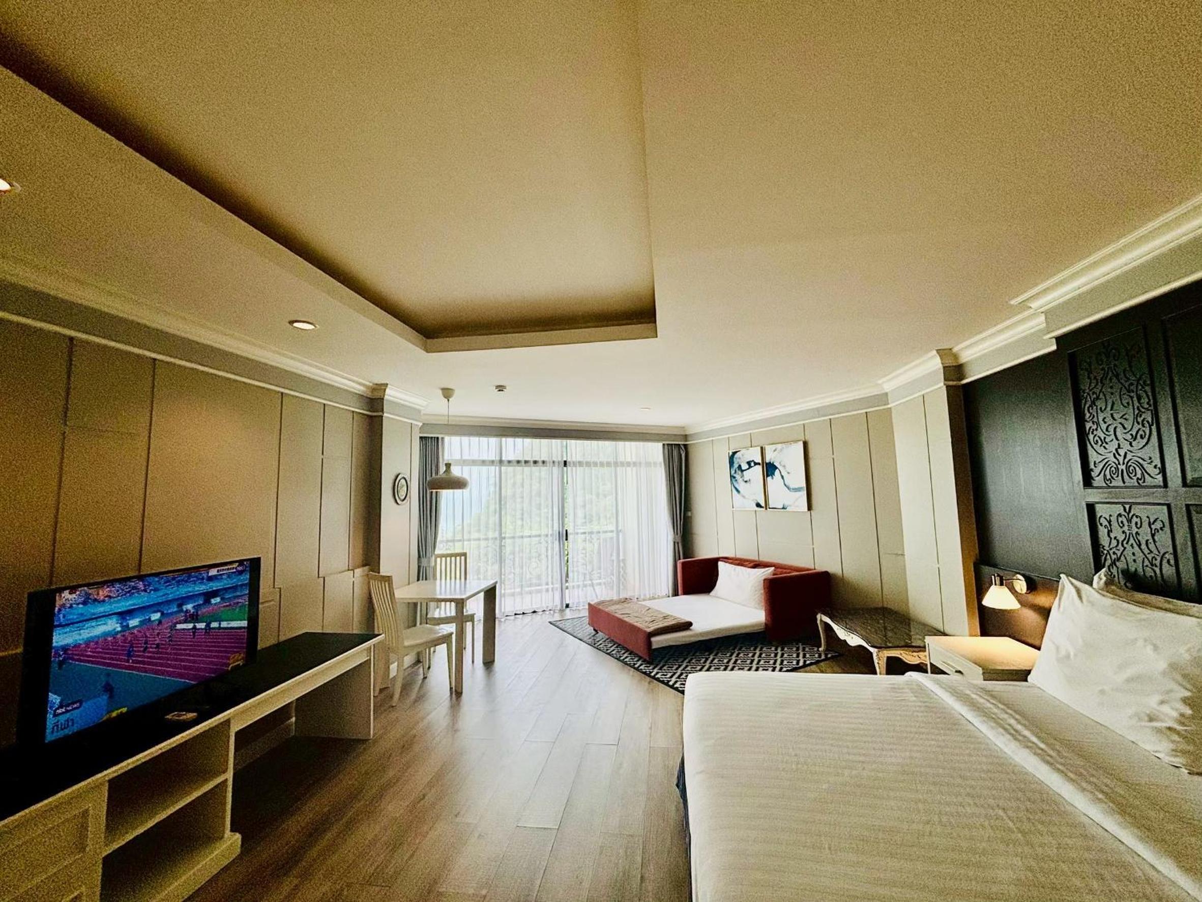 Deluxe Triple Room with Sea View