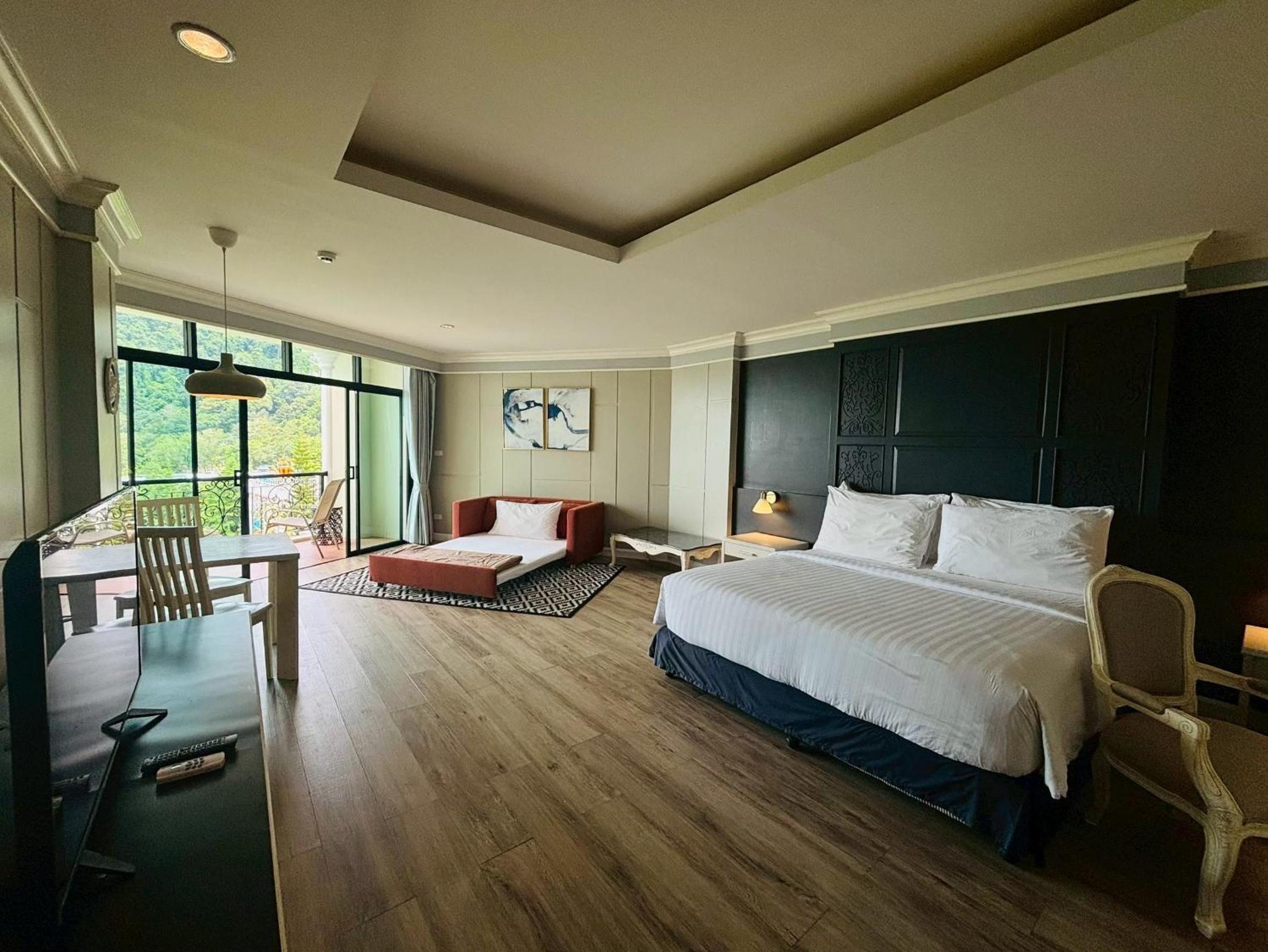 Deluxe Triple Room with Sea View