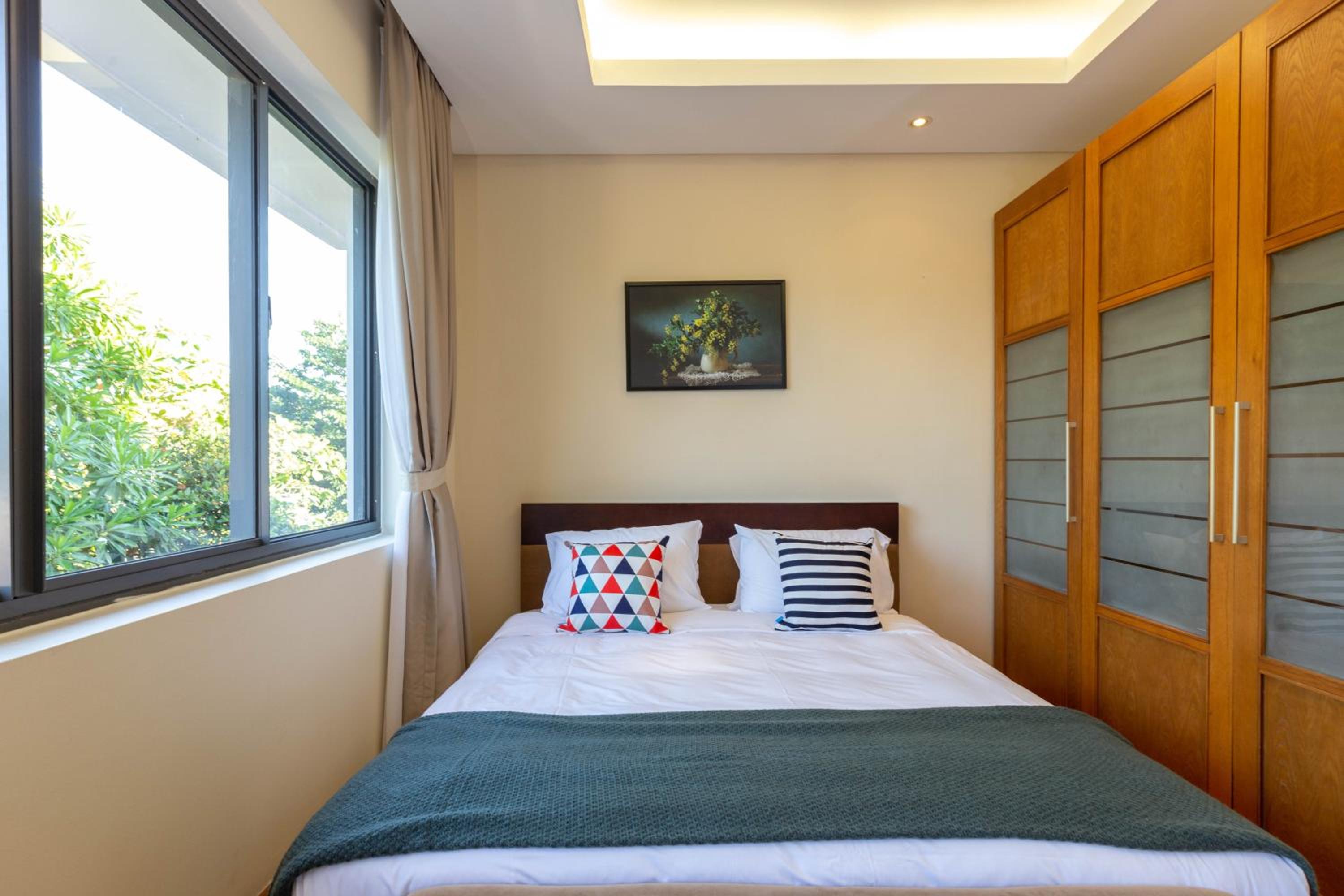 Villa with Garden View