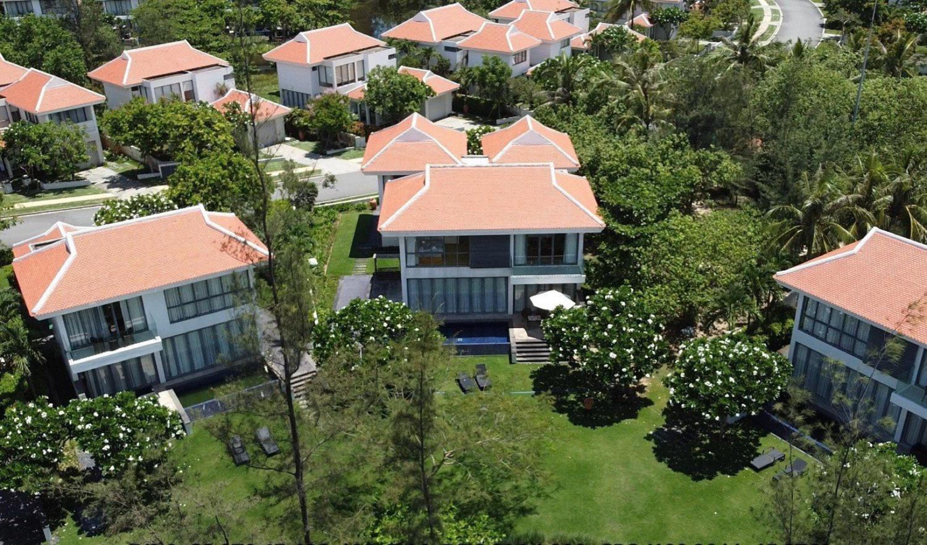 Villa with Garden View