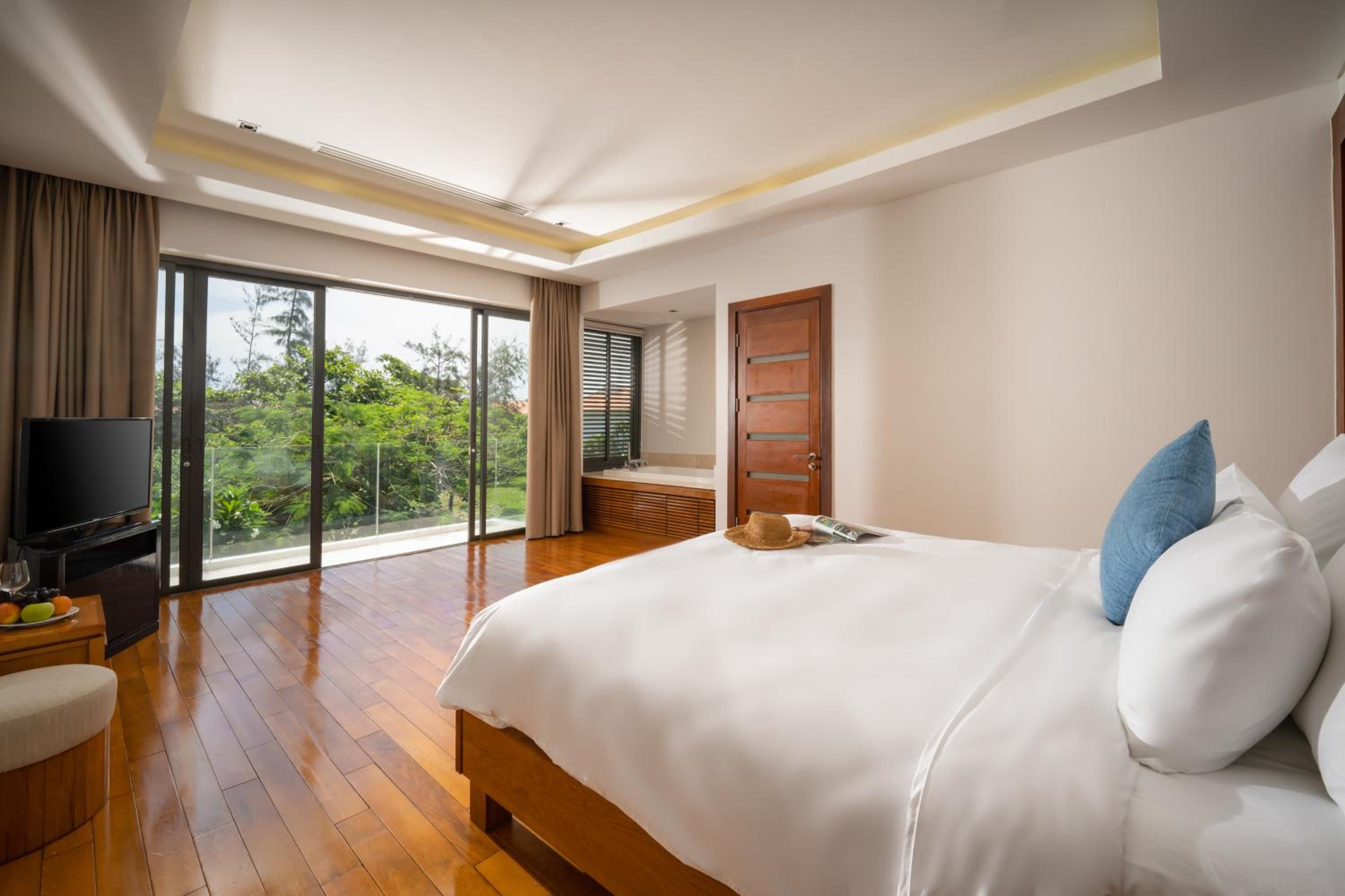 Villa with Garden View