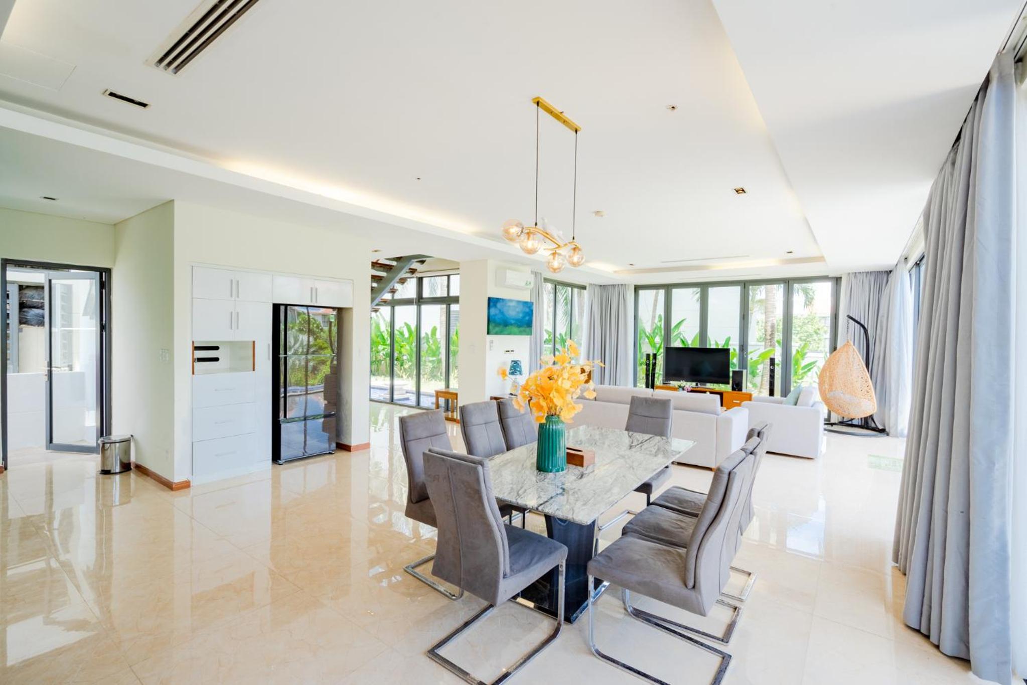 Villa with Garden View