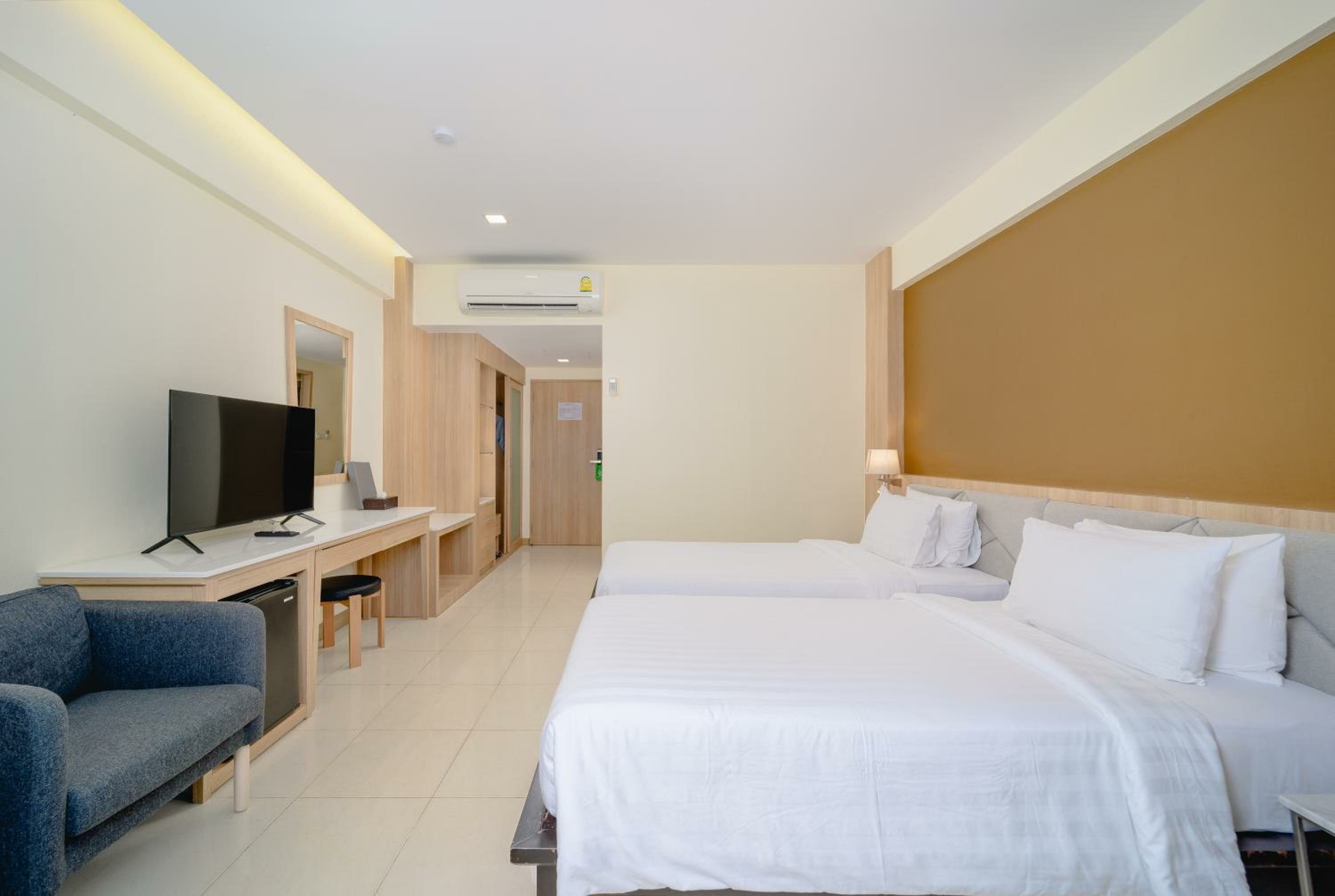 Deluxe Double or Twin Room with Pool Access