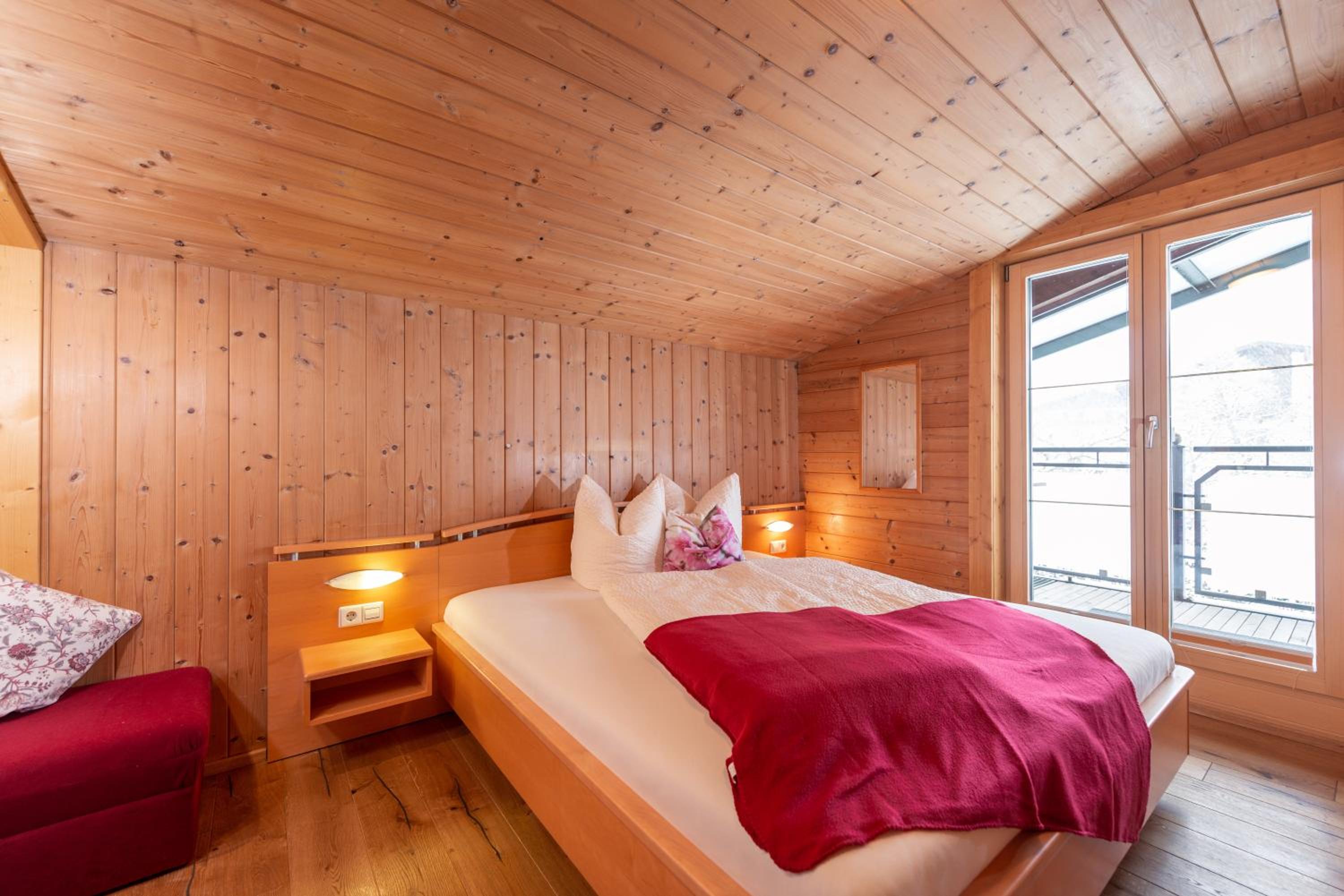 Apartment with Mountain View