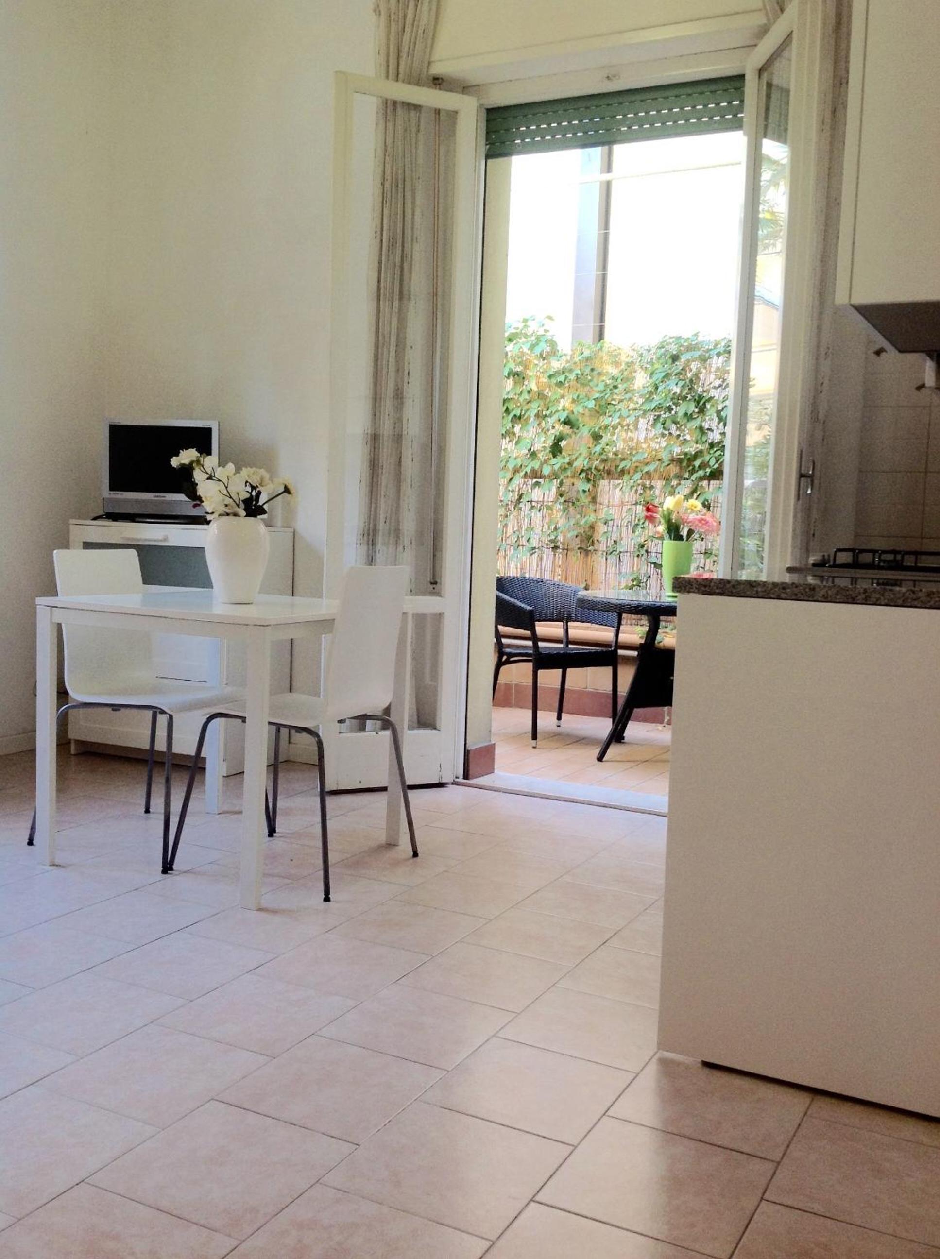 Studio with Private Patio - Ground Floor