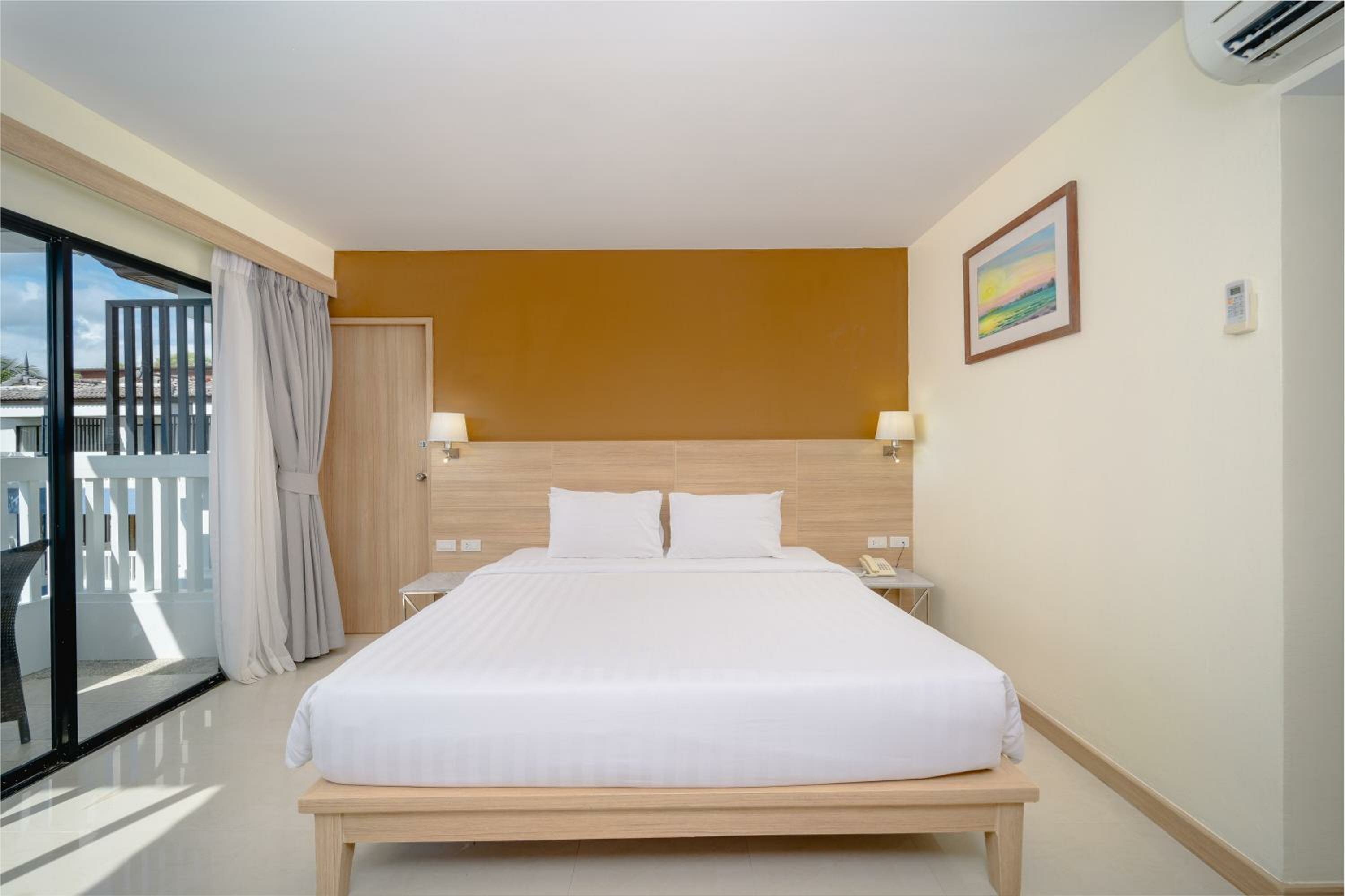 Deluxe Double or Twin Room with Balcony