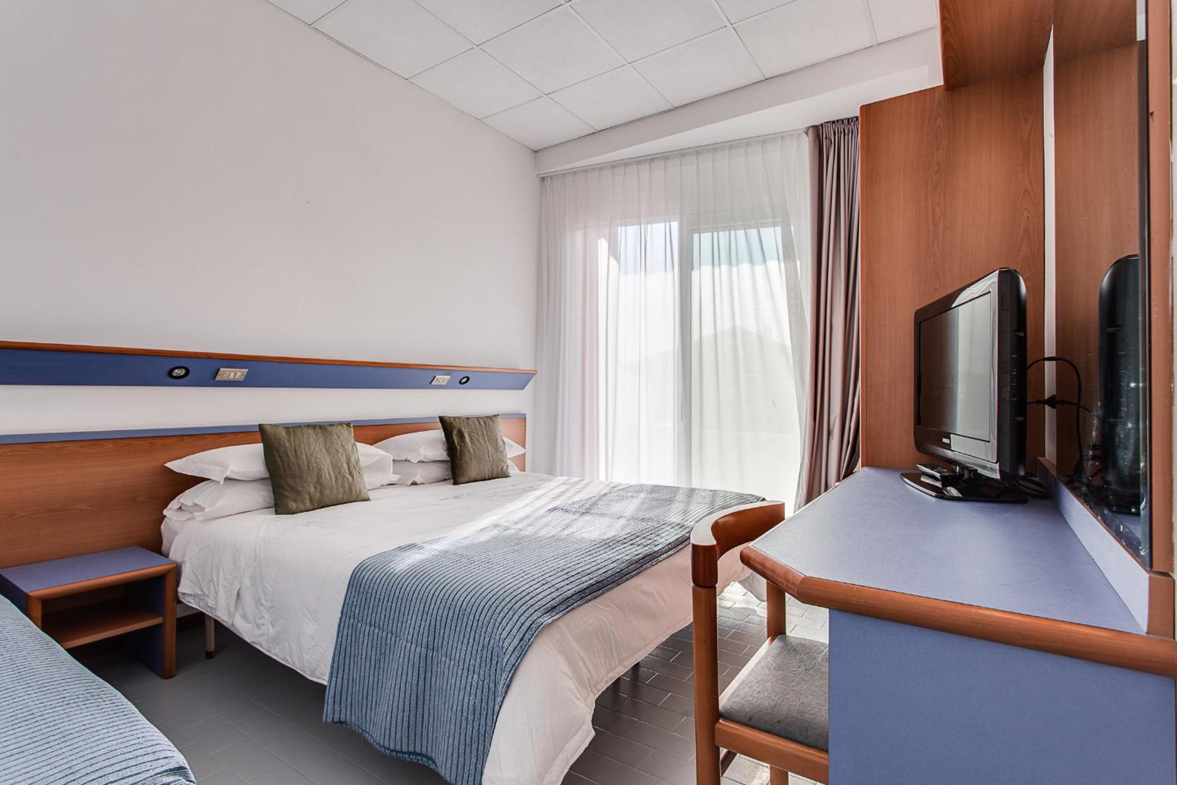 Double or Twin Room with Sea View
