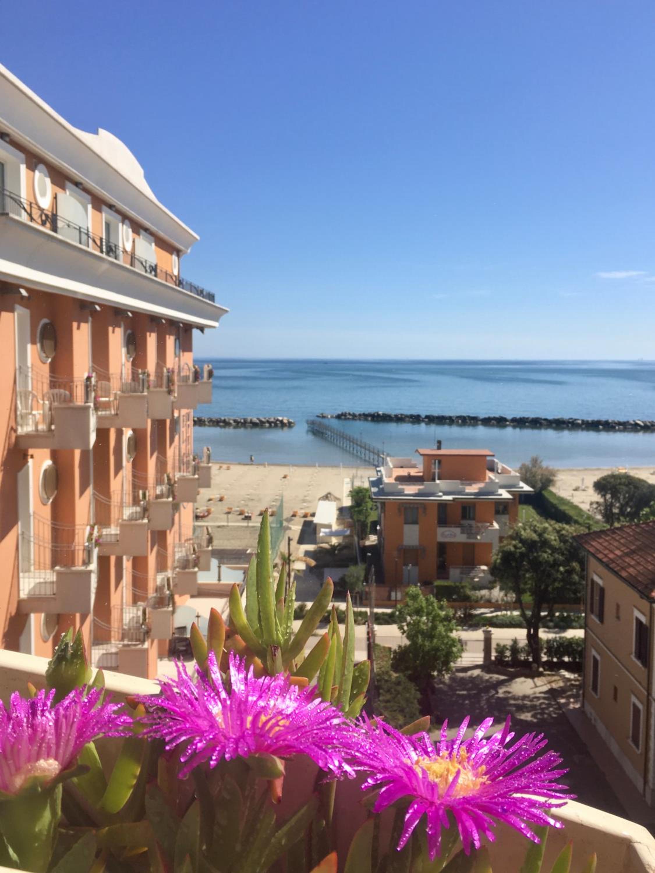 Double or Twin Room with Sea View