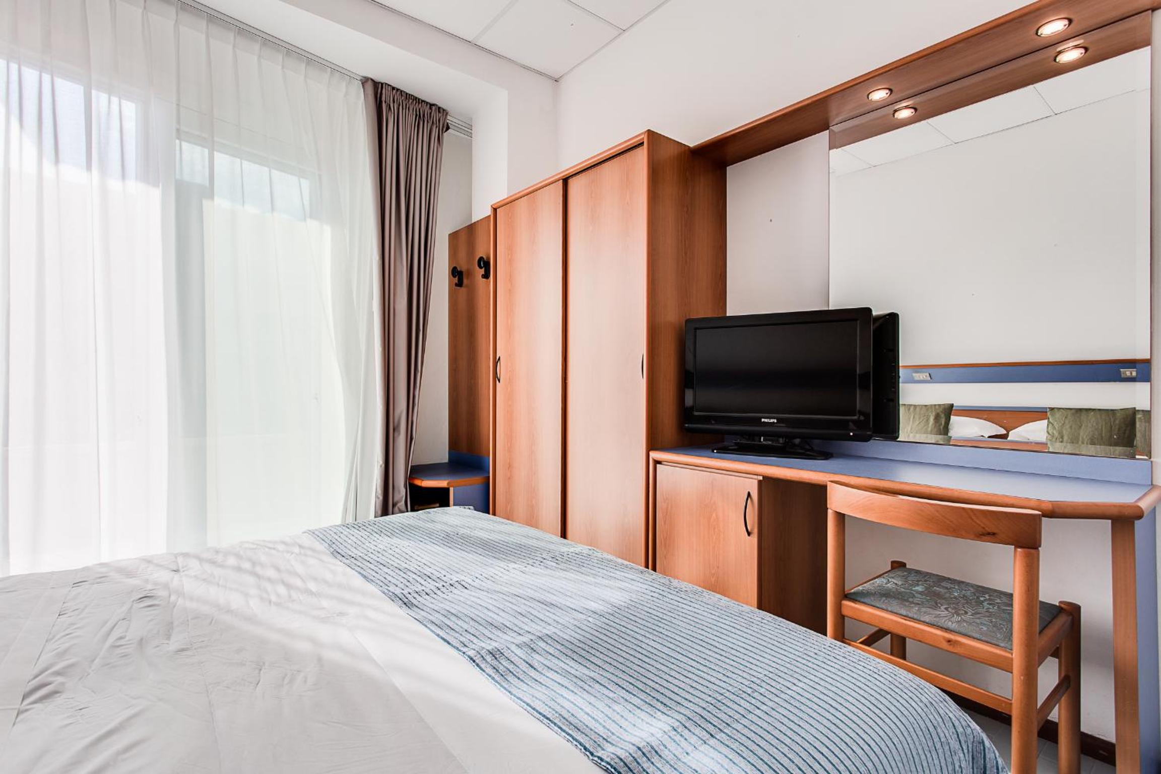 Double or Twin Room with Sea View
