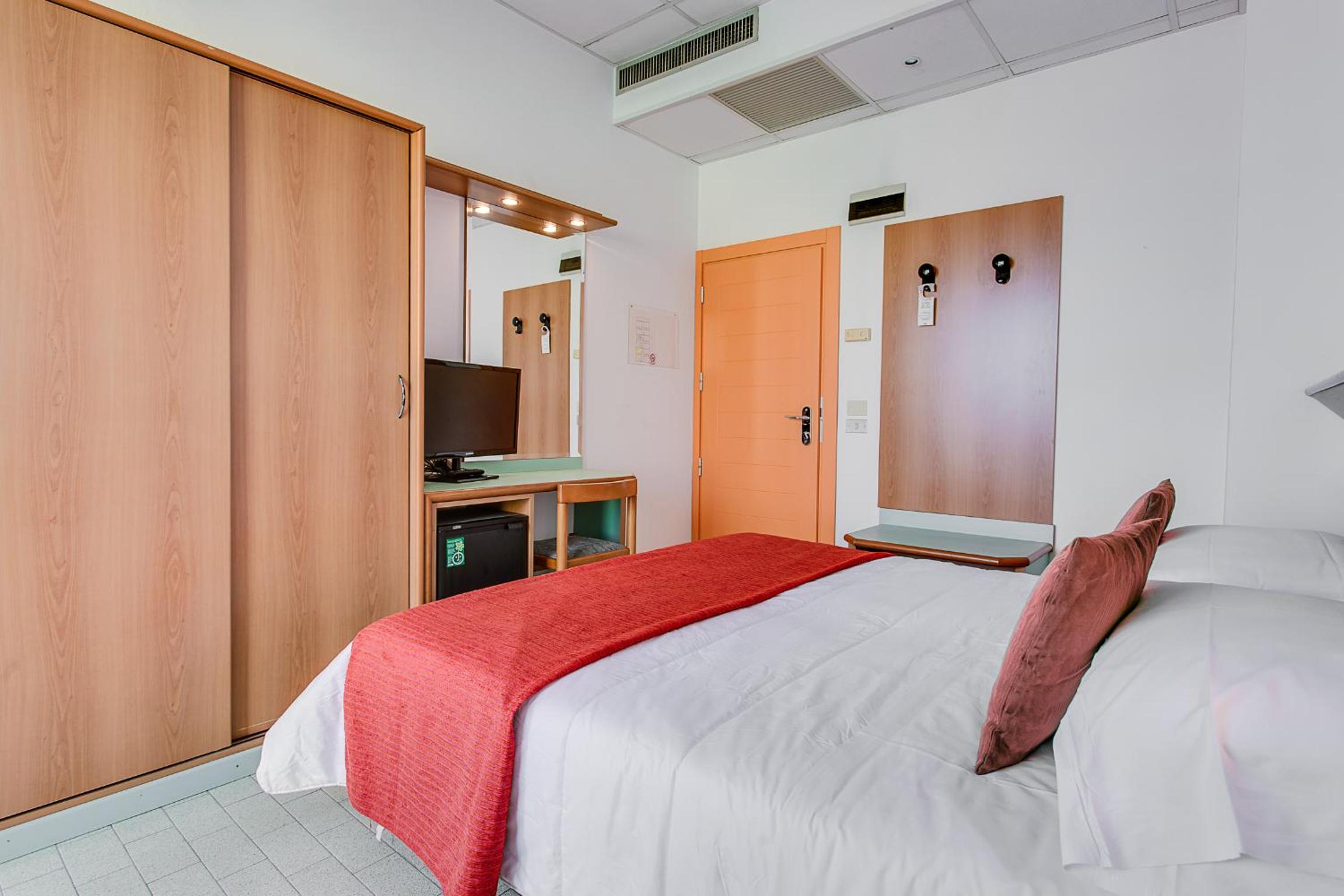 Double or Twin Room with Sea View