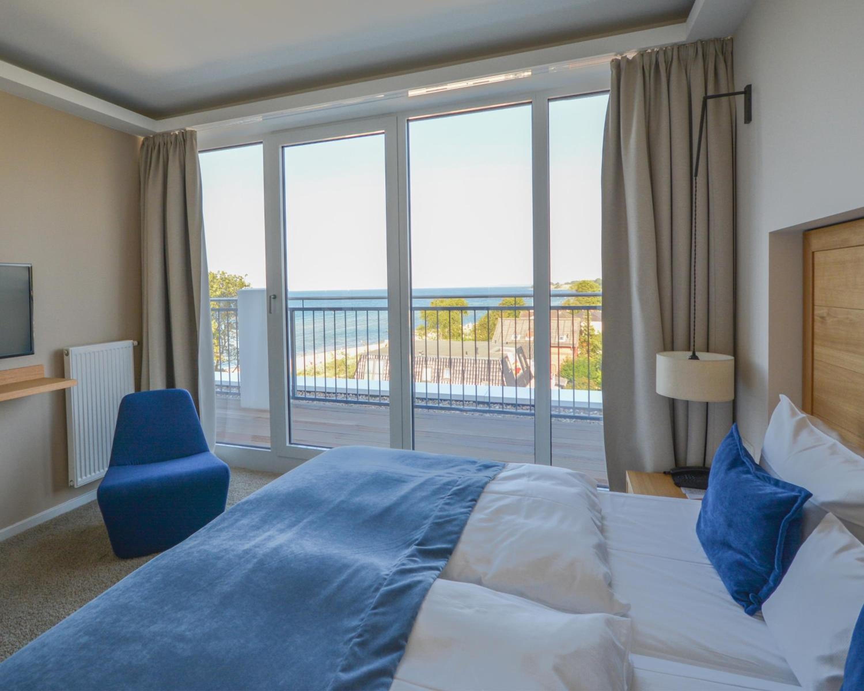 Penthouse Suite with Balcony and Partial Sea View (no pets)