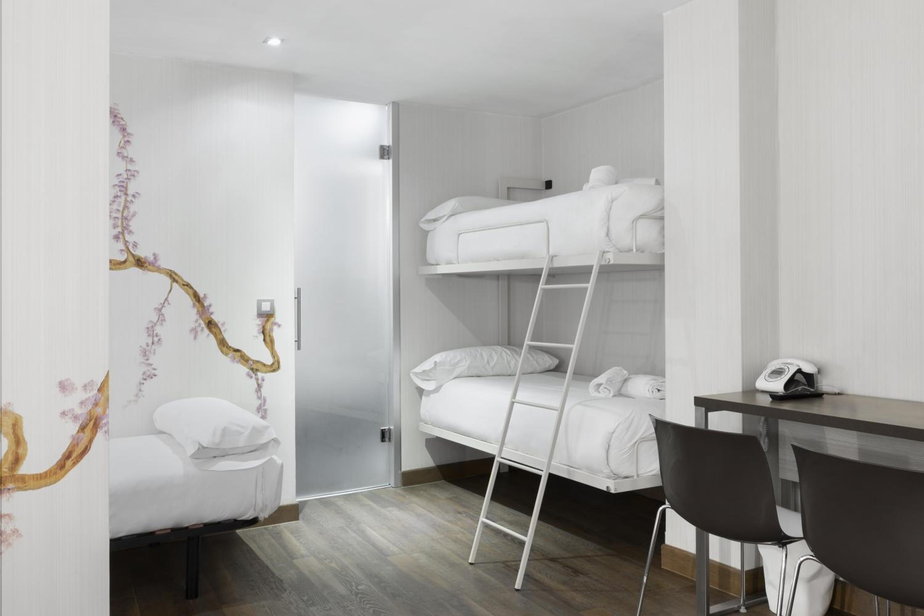 Quintuple Room (5 Adults)