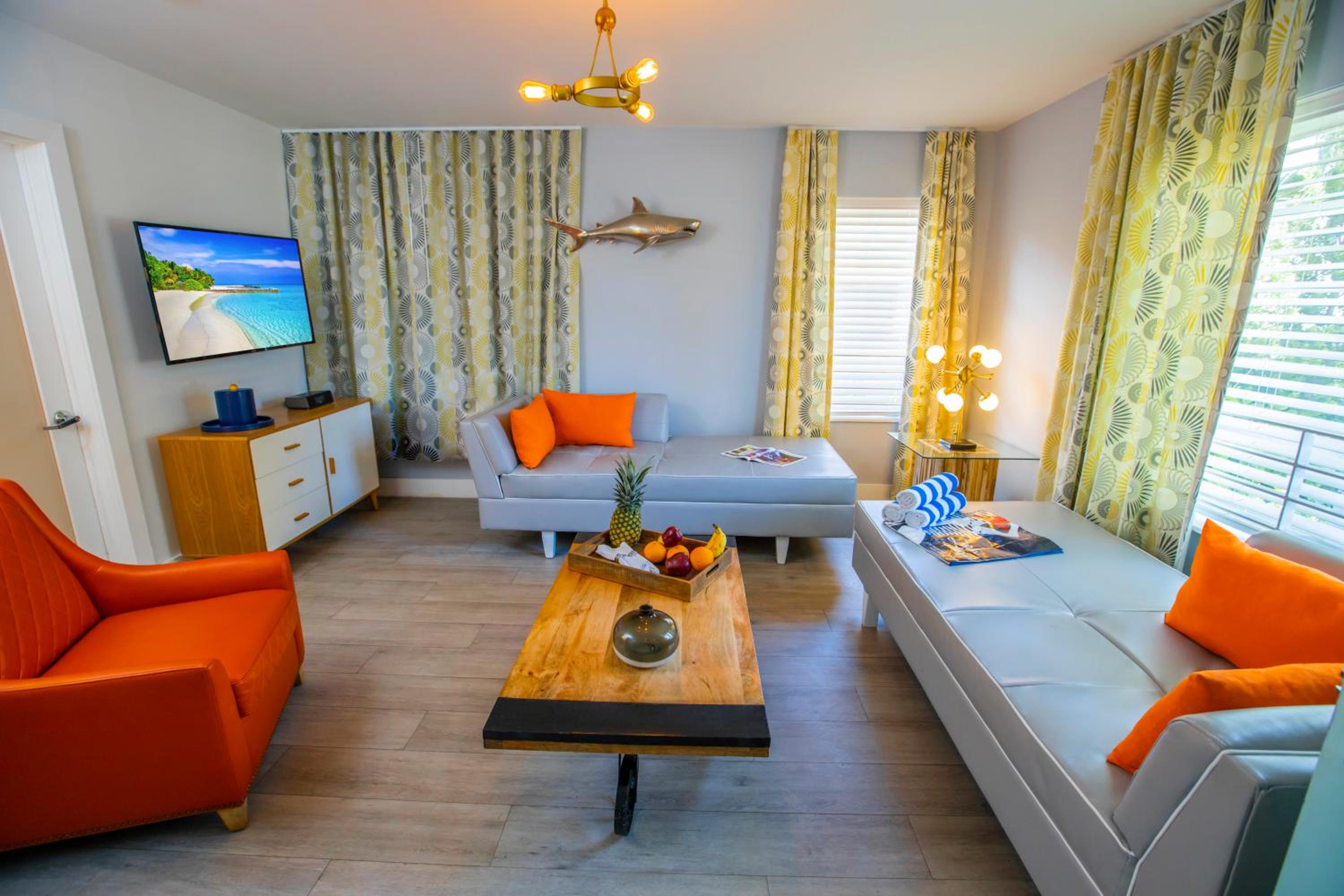 One Bedroom Queen Suite 