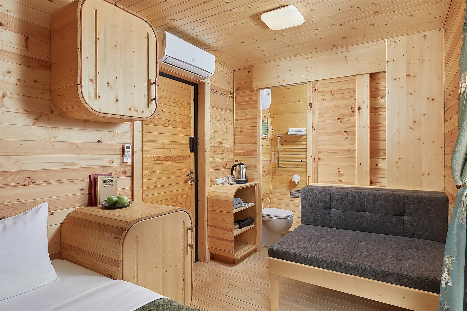 Капсула с видом на Оку