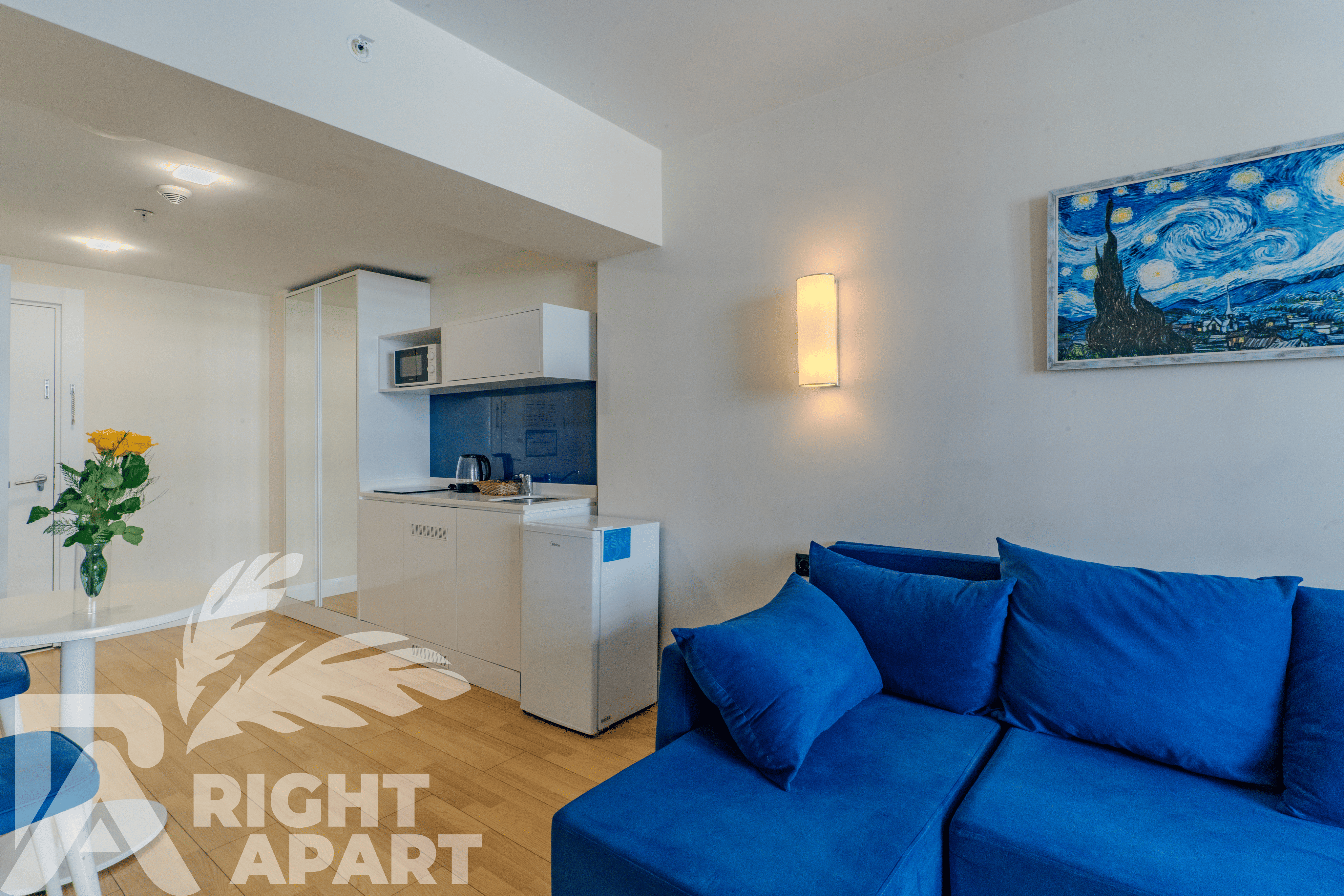 Семейный номер с боковым видом на море