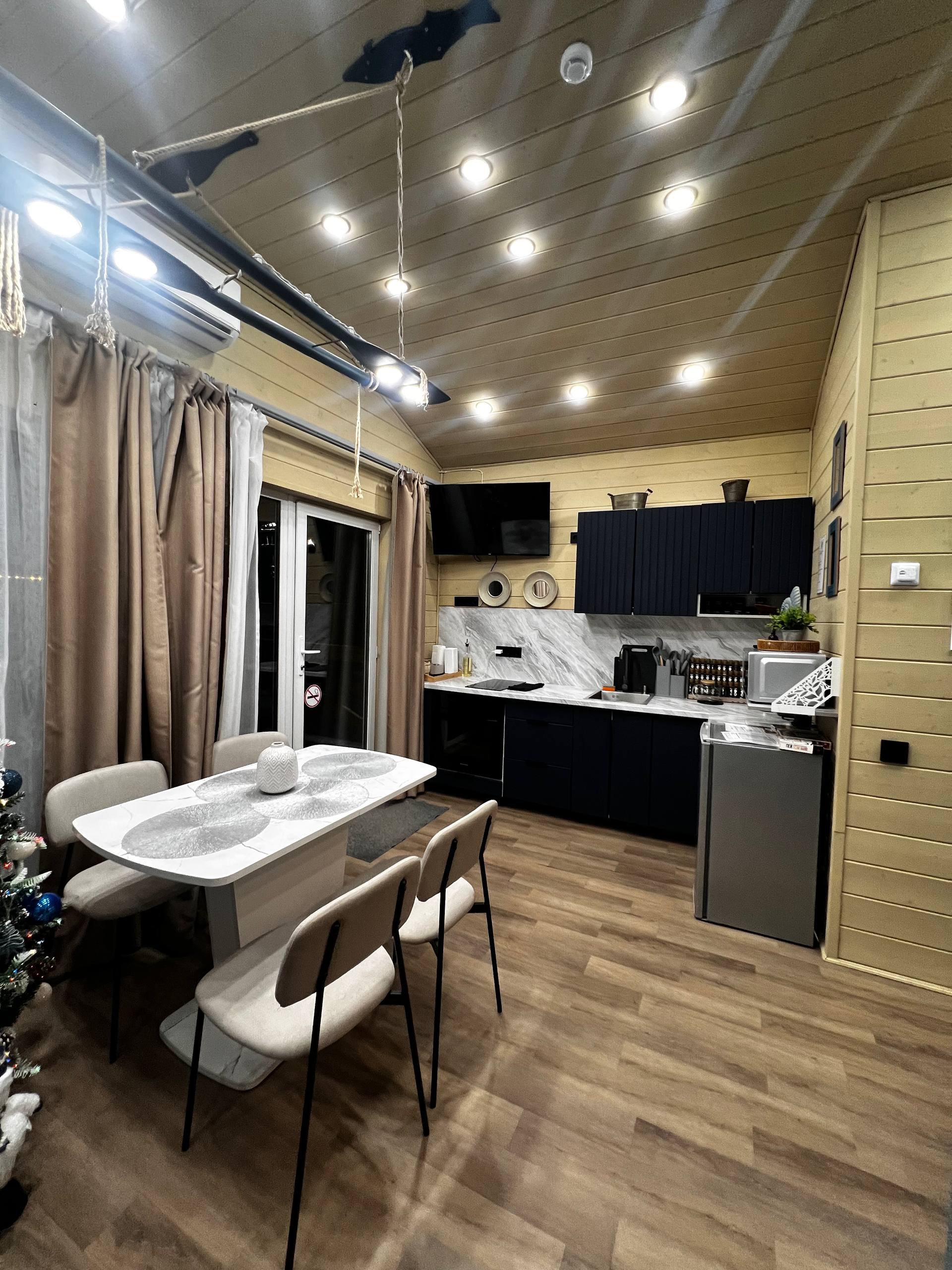 Панорамный дом с баней на дровах и сибирским чаном (стоимость указана за дом)