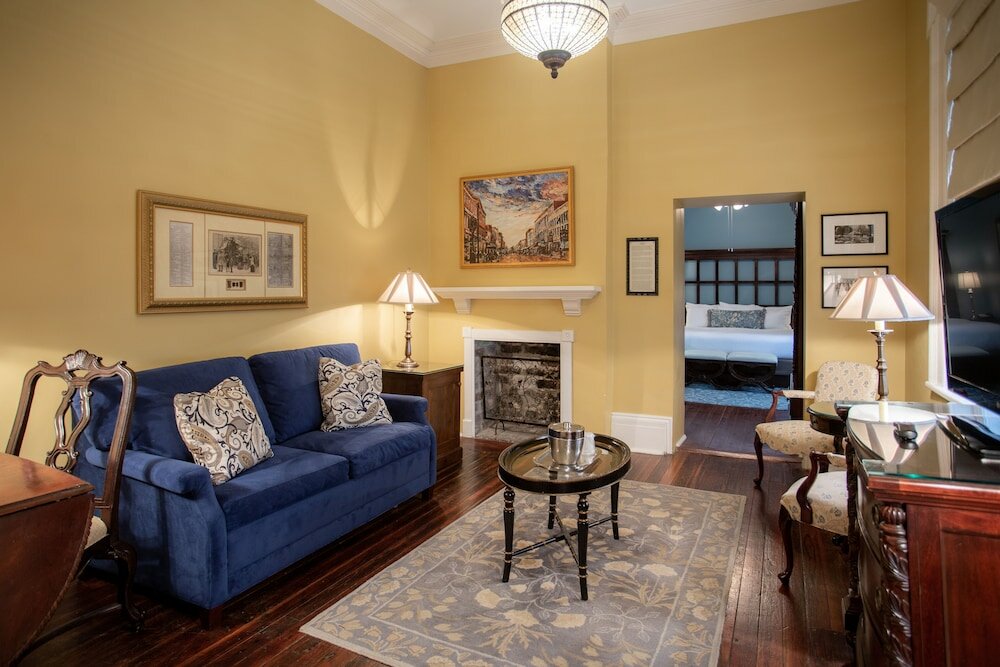 Suite, Courtyard Area
