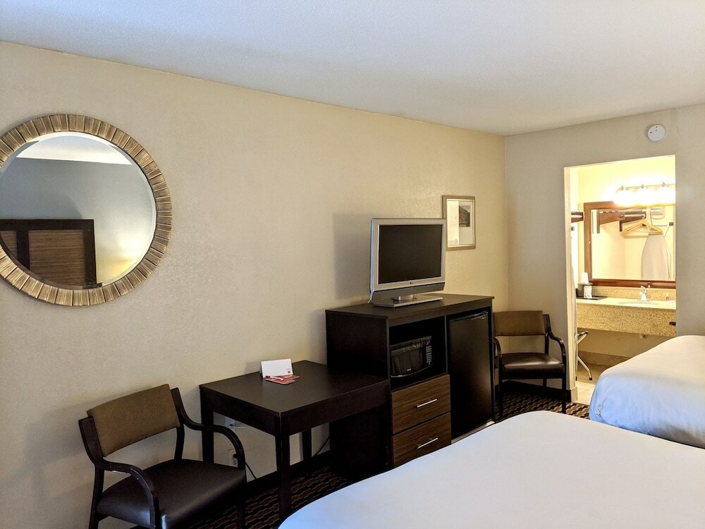 Standard Room, 2 Queen Beds, Non Smoking