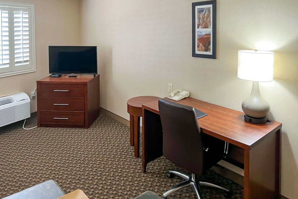 Suite, 1 King Bed, Sofa Bed, Non-Smoking