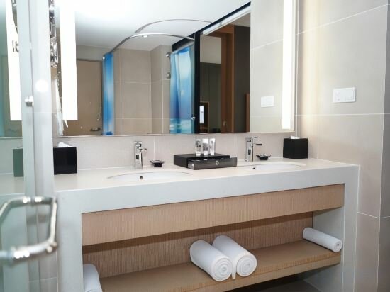 Privilege Room - 1 Queen Bed