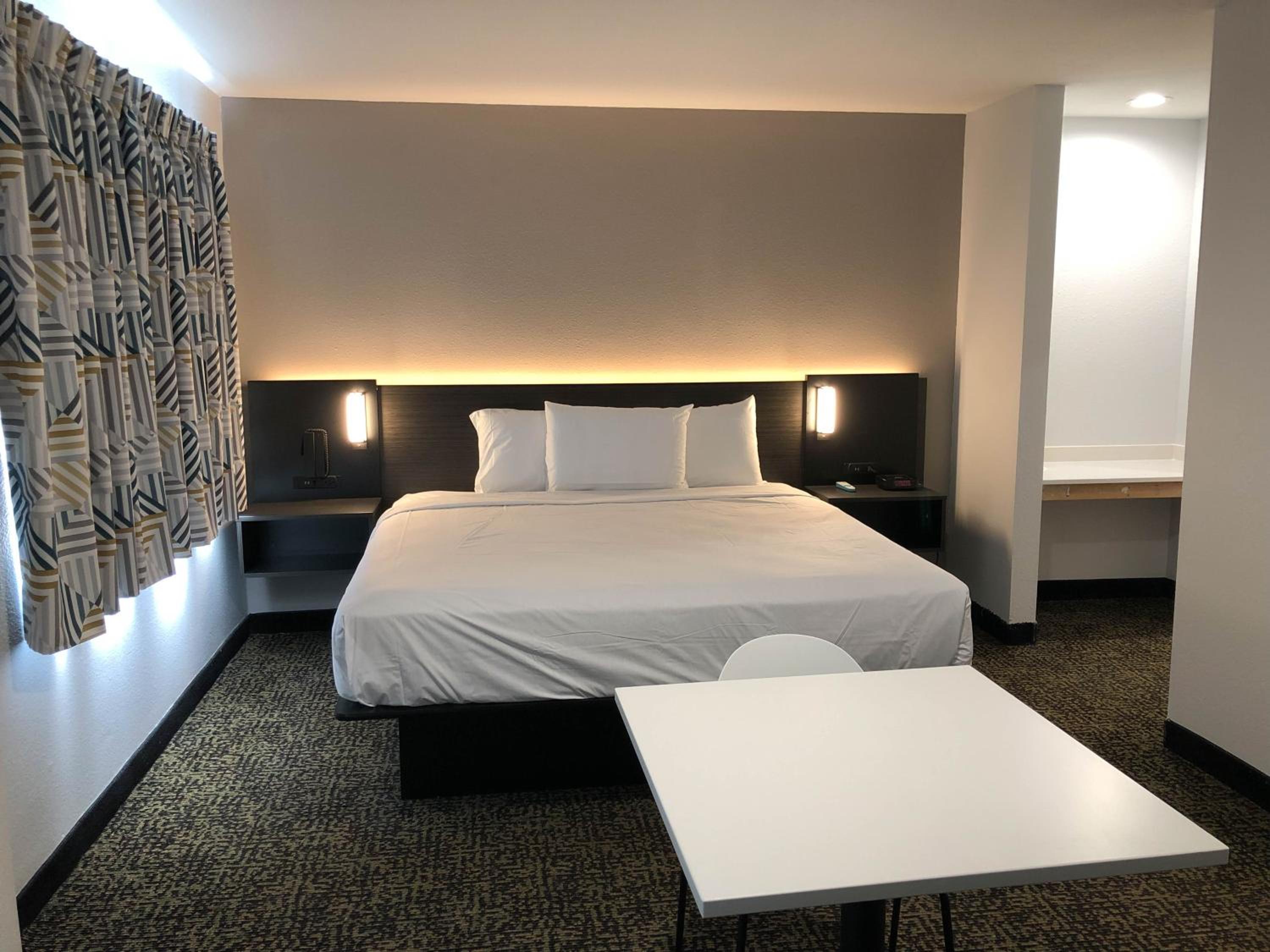 King Room - Disability Access - Non-Smoking