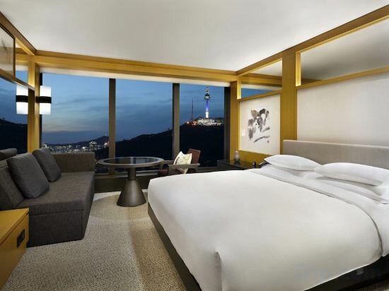 1 King Mountain View