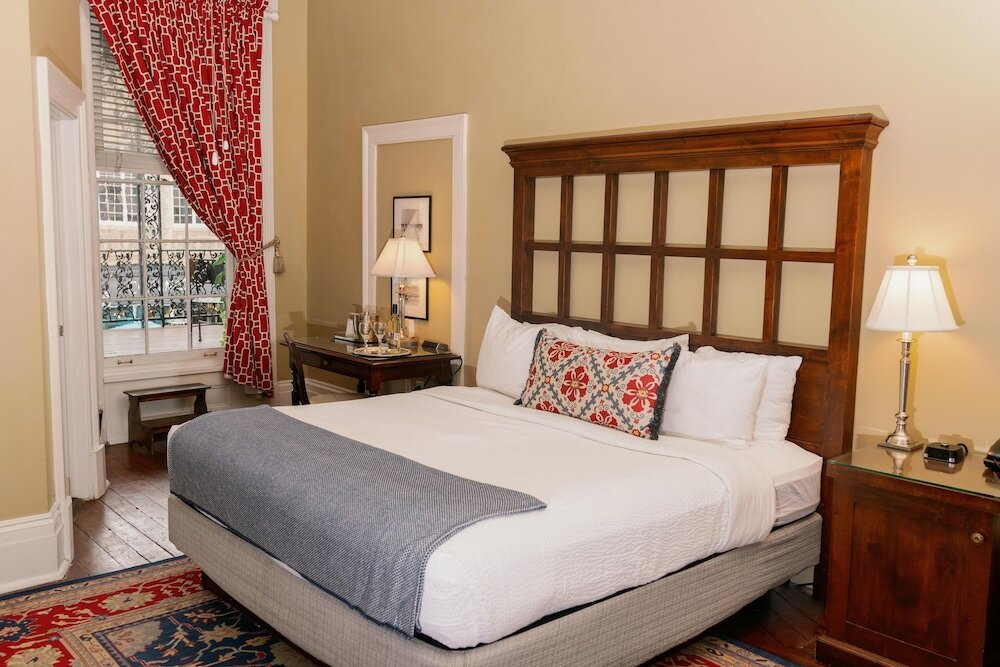 Room, 1 King Bed, Balcony (Broughton)