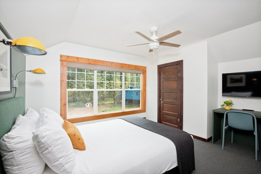 Room, Multiple Beds (Withrow House)