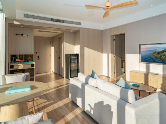 Signature Sunrise Suite