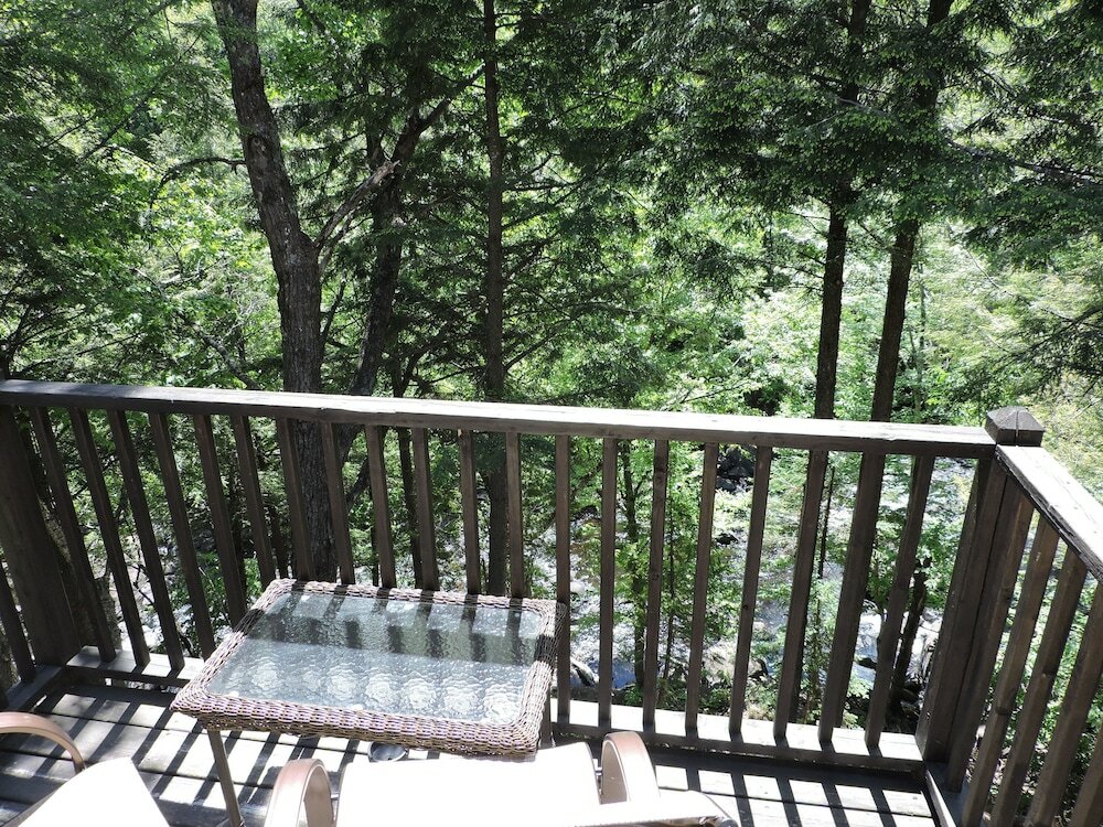 Suite, 1 King Bed, Jetted Tub, River View