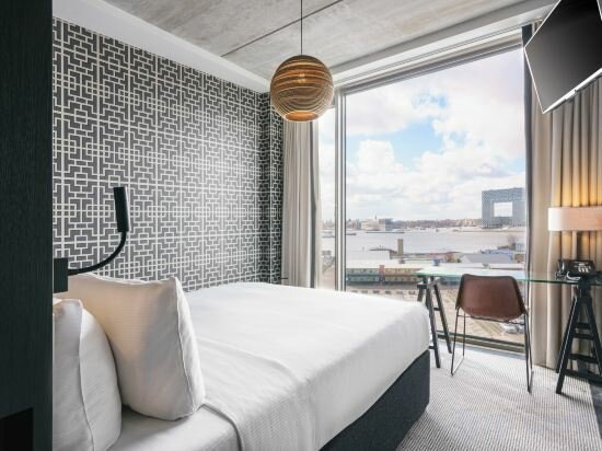 Queen Guest Room with Water View