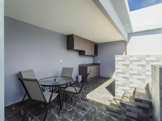 Penthouse With Private Pool - City View