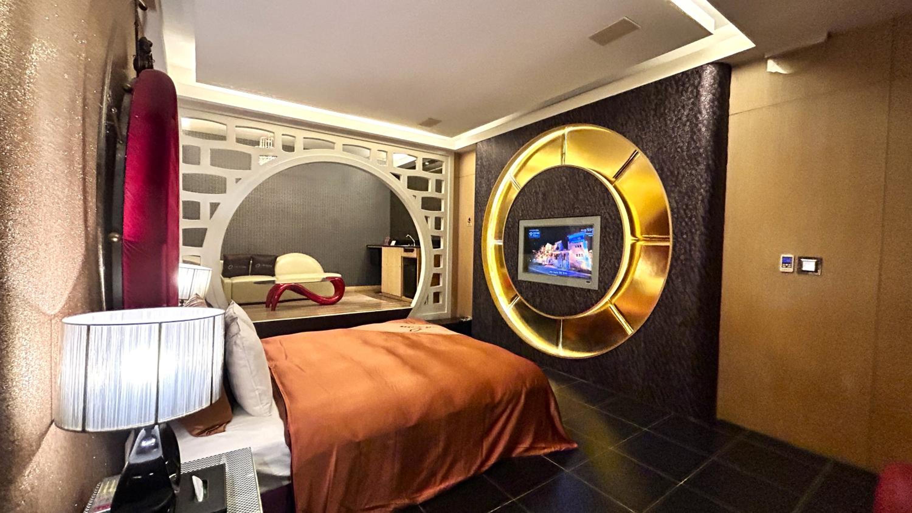 Deluxe Room (Check-in after 22:00)