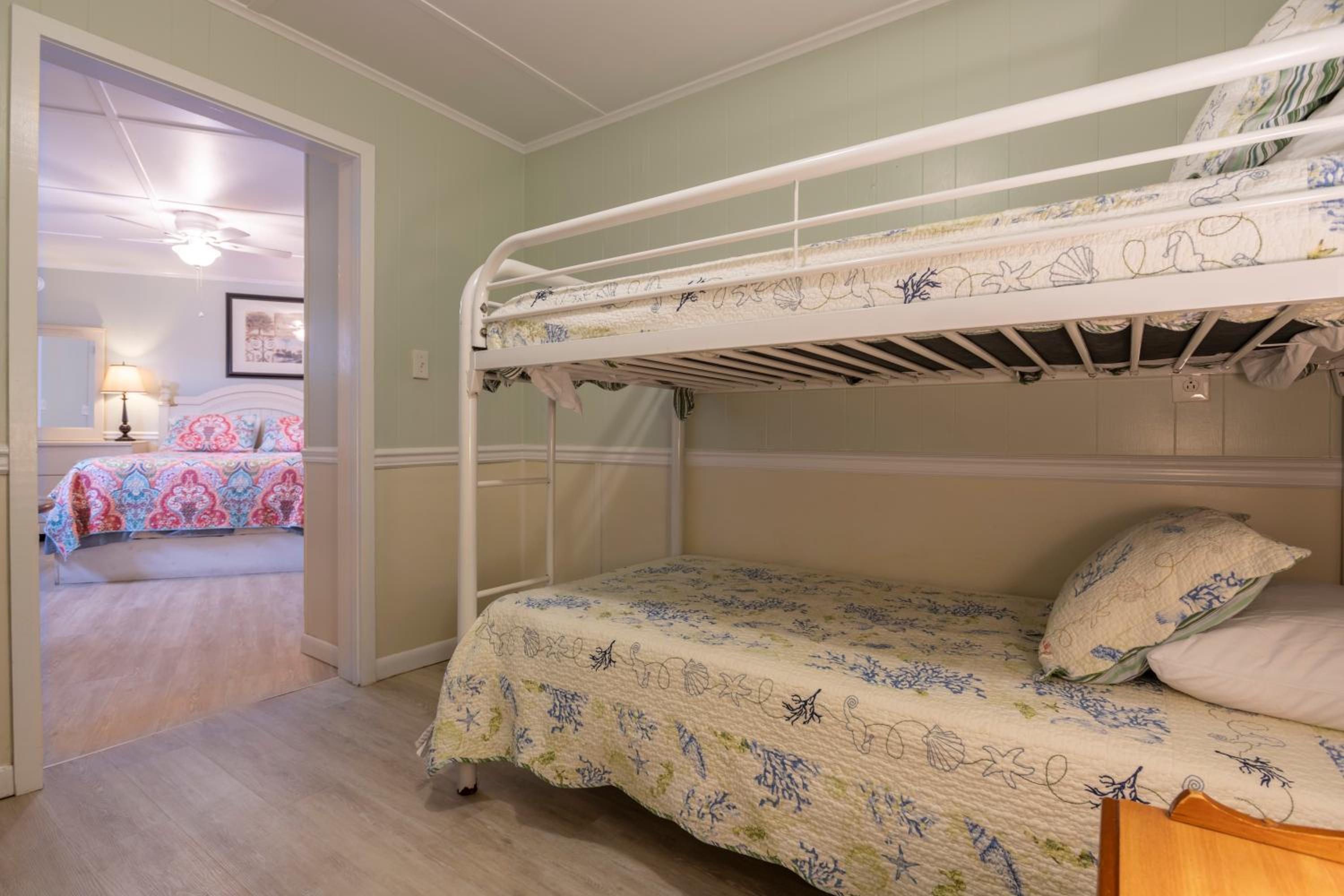 Deluxe Double Room (1 adult + 2 children)