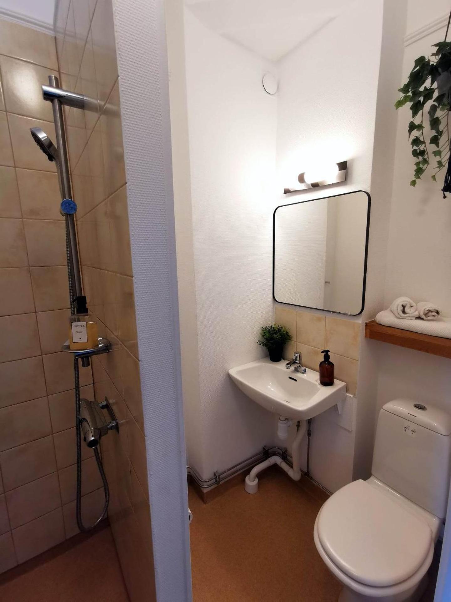 Double or Twin Room with Bathroom