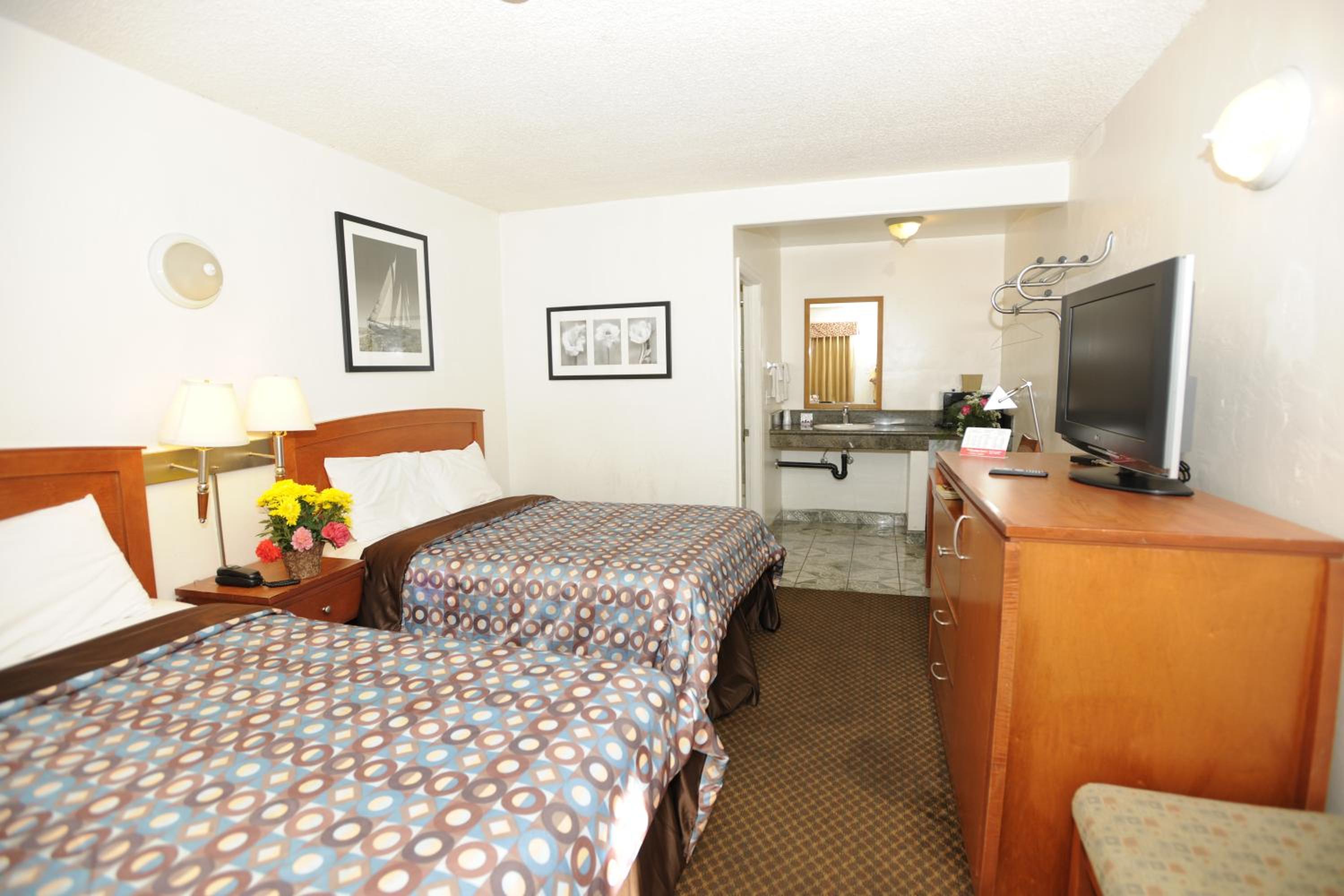 Double Room with Two Double Beds - Smoking