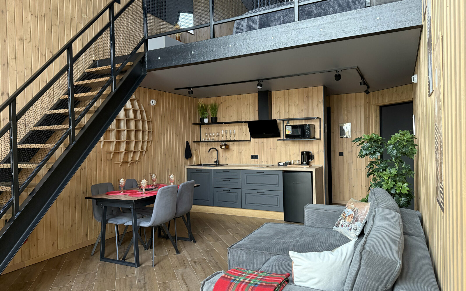 Двухуровневый номер-студия