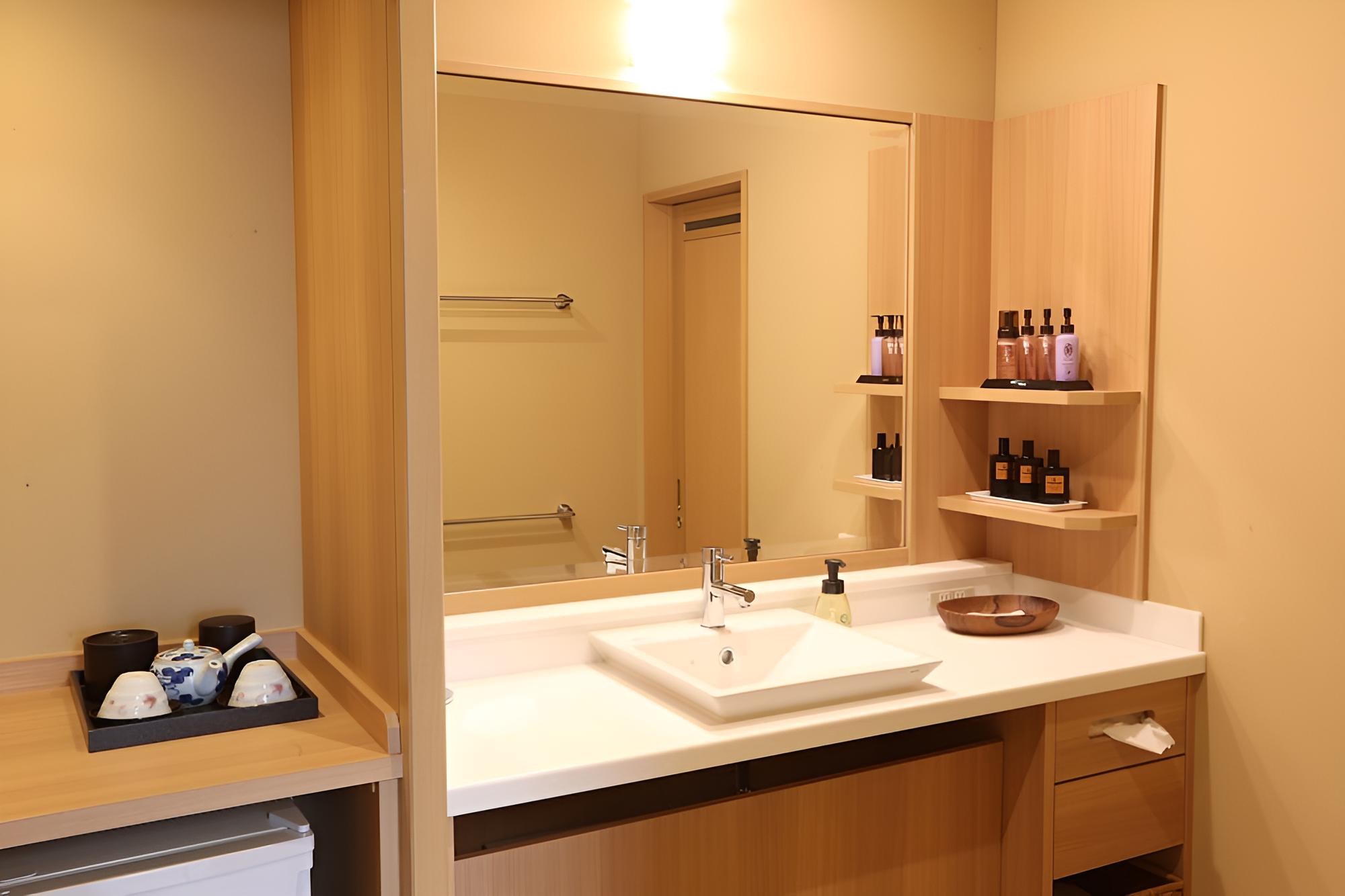 [Tsubaki] Japanese Style Room, 11.5 Tatami Mat, 2 Single Beds and Futon, Non-Smoking